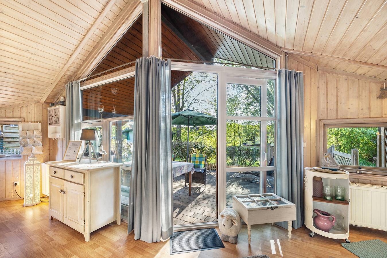 Holiday Home 'Möwe' with Private Terrace, Private Garden and Wi-Fi in Hollern-Twielenfleth, Old Land Stade