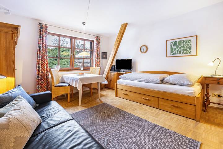 Hel studio-lejlighed, Studio for 2 personer med have in Lüdenscheid, Märkischer Kreis