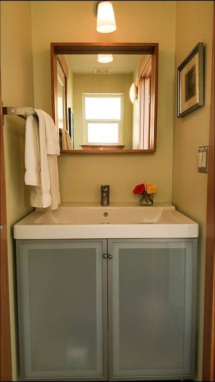 Direkt gegenüber vom Bucht und das Meer und nur wenige Schritte vom Strand entfernt! in Netarts, Tillamook County