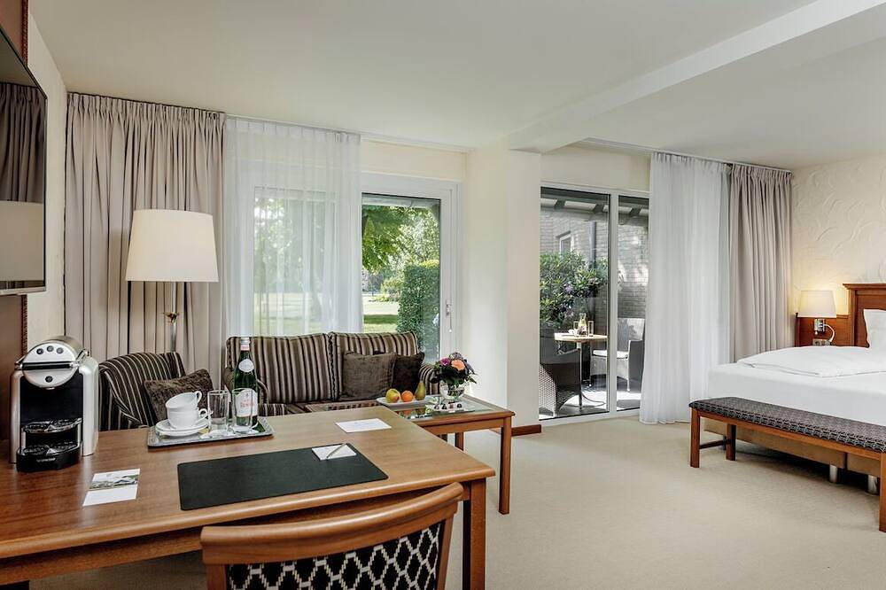 Luxurious and Charming Stay in Modern Room Near the Tranquil Twente Region in Ootmarsum, Twente