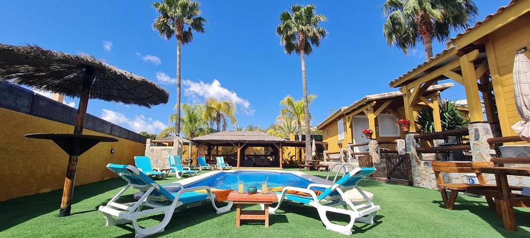 Gîte pour 4 personnes, avec jardin ainsi que vue et piscine à Busot