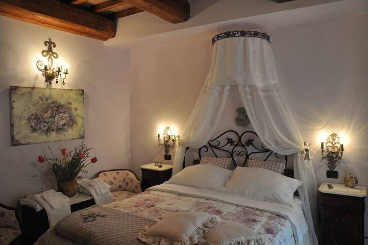Appartement entier, Maison avec jardin dans une ferme en pierre in Castiglione del Lago, Lac Trasimène