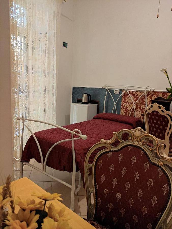 Chambre d’hôte pour 2 personnes, avec balcon, adapté aux familles à Castellammare di Stabia - 4
