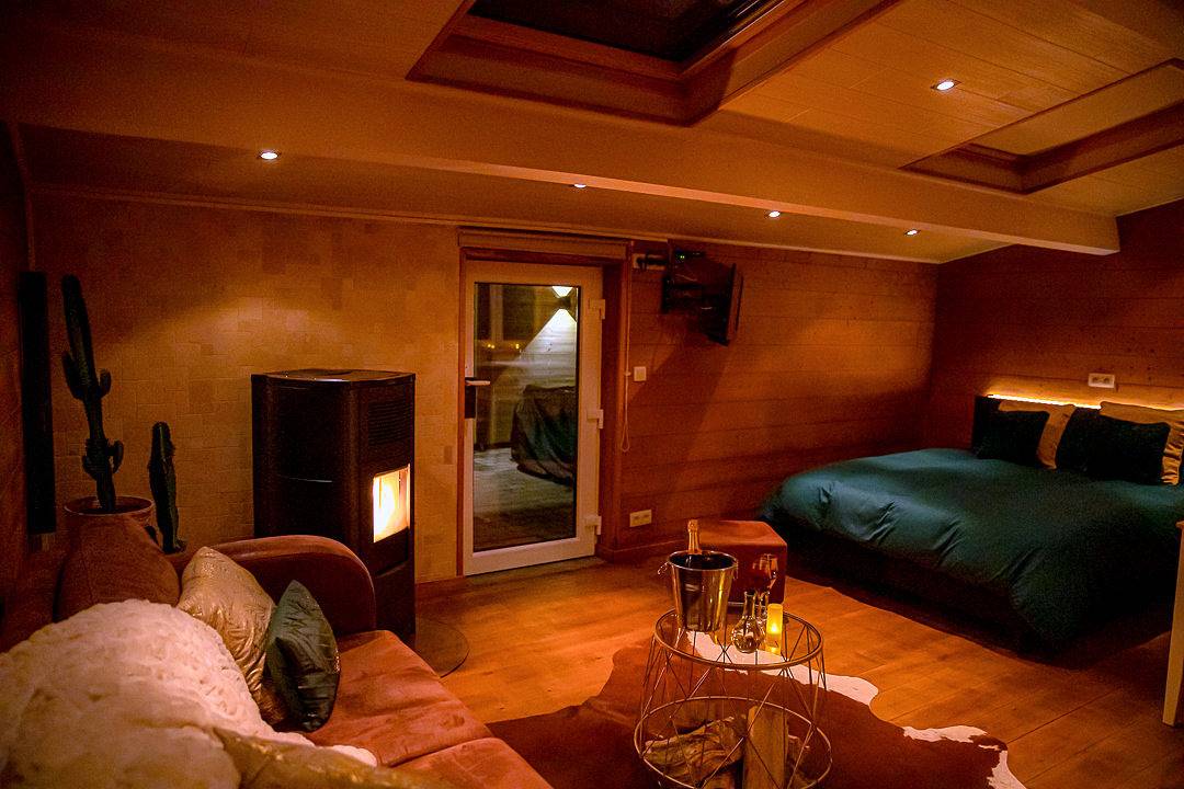 La Suite du Spa du Cabanon avec Spa privatif in Aye, Marche-en-Famenne
