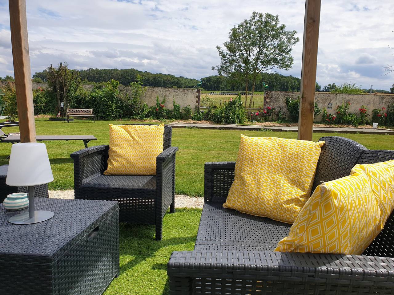 Gîte pittoresque avec nature, Wi-Fi, Bbq et terrasse privée in Belhomert-Guéhouville, Région de Nogent-le-Rotrou