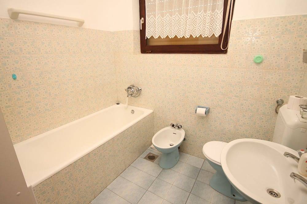 Entire apartment, Three bedroom apartment with terrace and sea view Ugljan (A-8493-a) in Ugljan, Ugljan Island
