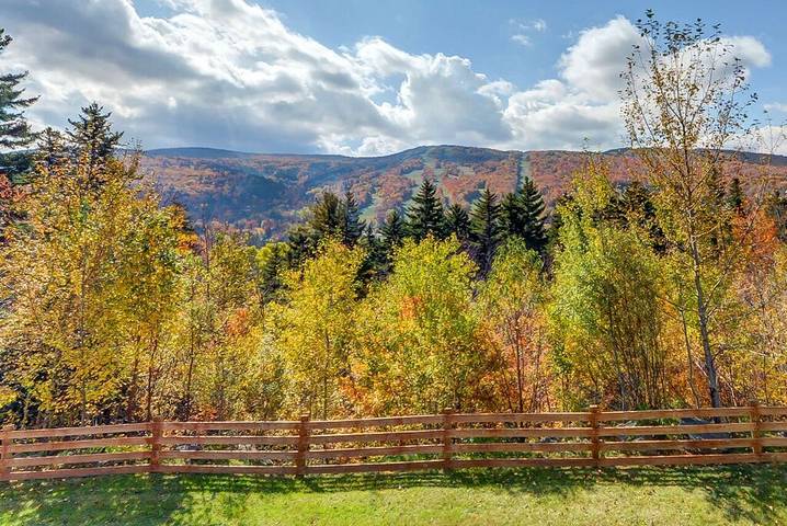 Glamping for 12 people, with hot tub and terrace in New Hampshire