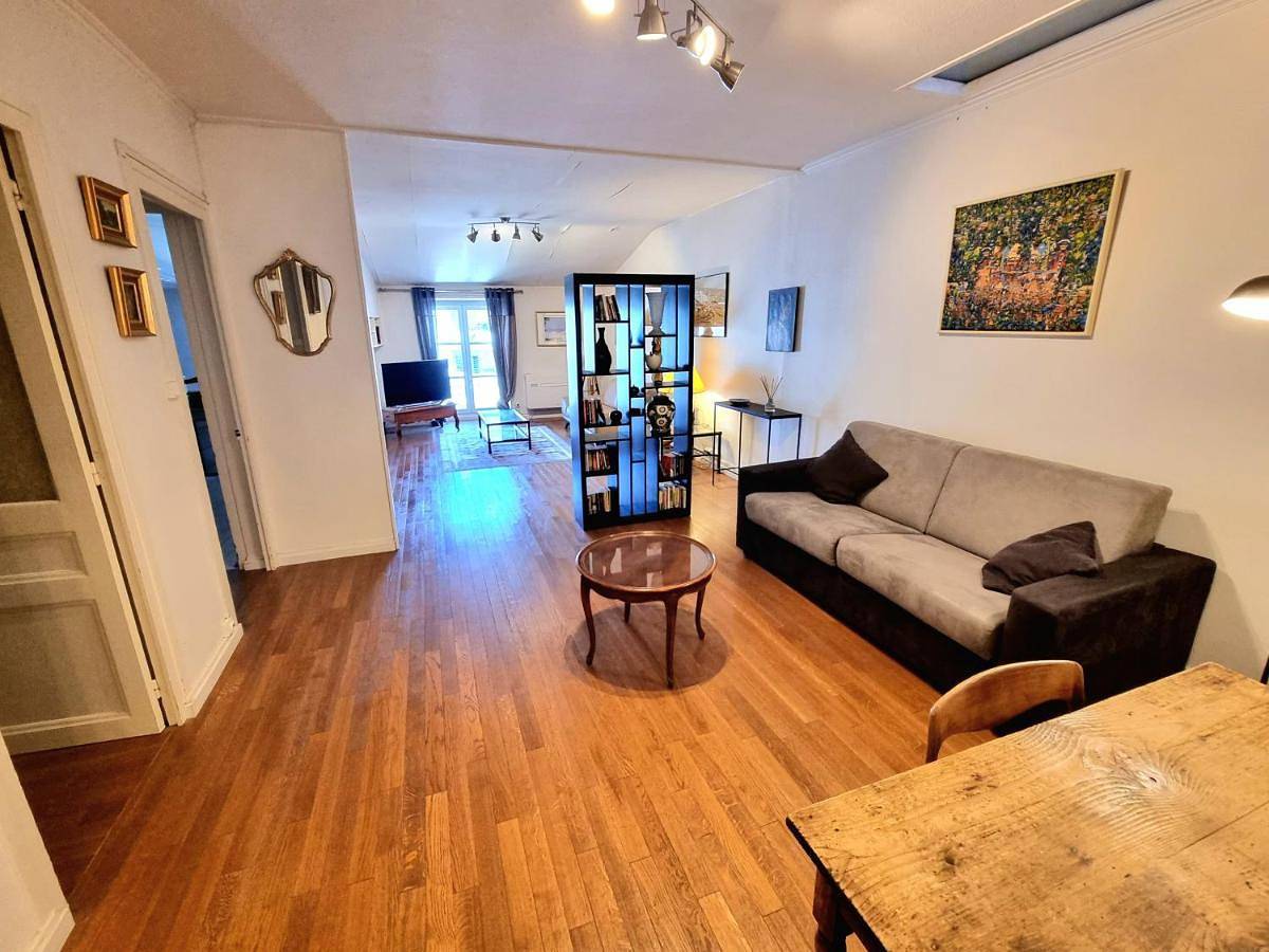 Appartement entier, One-Bedroom Apartment in Villefranche-sur-Saône, Beaujolais