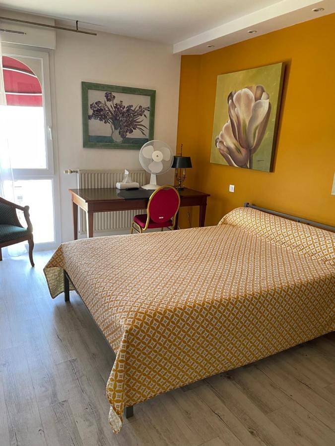 Hôtel pour 4 personnes, avec Terrasse et Jardin à Firminy