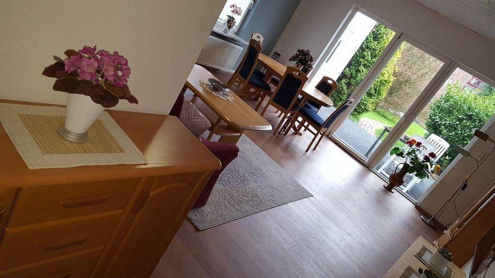 Ganze Ferienwohnung, Priv. Ferienwohnung in Nordenham mit Großem Garten in Nordenham, Wesermarsch