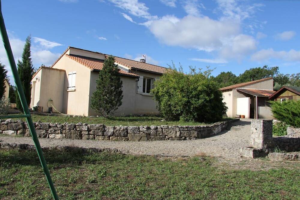 Air-conditioned villa with private swimming pool, South Ardèche, 5 minutes from the heart of the Gorges. in Saint-Alban-Auriolles, Ardèche