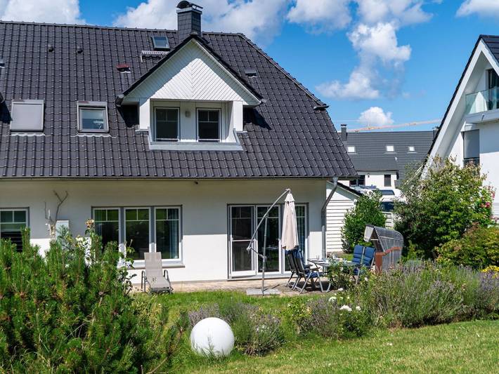 Strandhaus für 6 Personen, mit Sauna und Terrasse sowie Garten in Lobbe