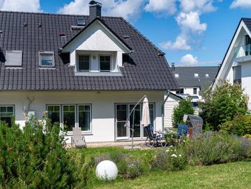 Strandhaus für 6 Personen, mit Garten und Sauna sowie Terrasse in Lobbe
