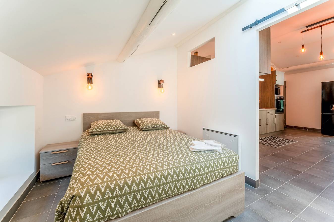 Ganze Wohnung, Ferienwohnung 'Valentin' mit Gemeinschaftspool, Wi-Fi und Klimaanlage in Avignon, Vaucluse
