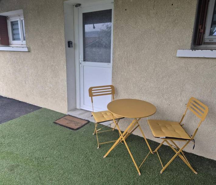 Gîte pour 2 personnes, avec jardin et terrasse à Lissieu - 4