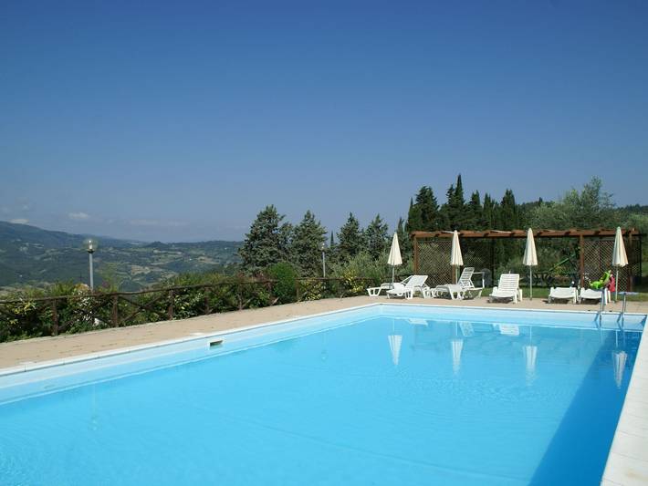 Agriturismo per 4 persone, con Terrazza e Giardino nonché Piscina a Dicomano