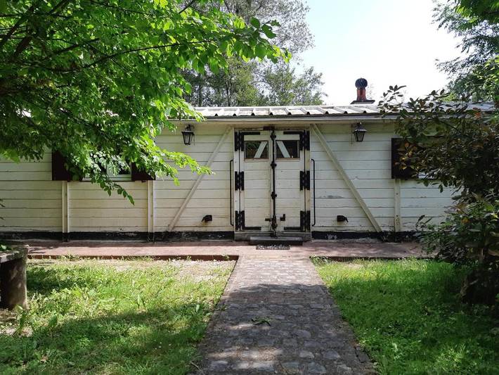 Location de vacances pour 4 personnes, avec Balcon et Terrasse ainsi que Jardin et Vue sur le lac à Les Hayes