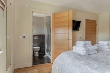 Log Cabin for 6 People in Falkirk, Scotland, Photo 2
