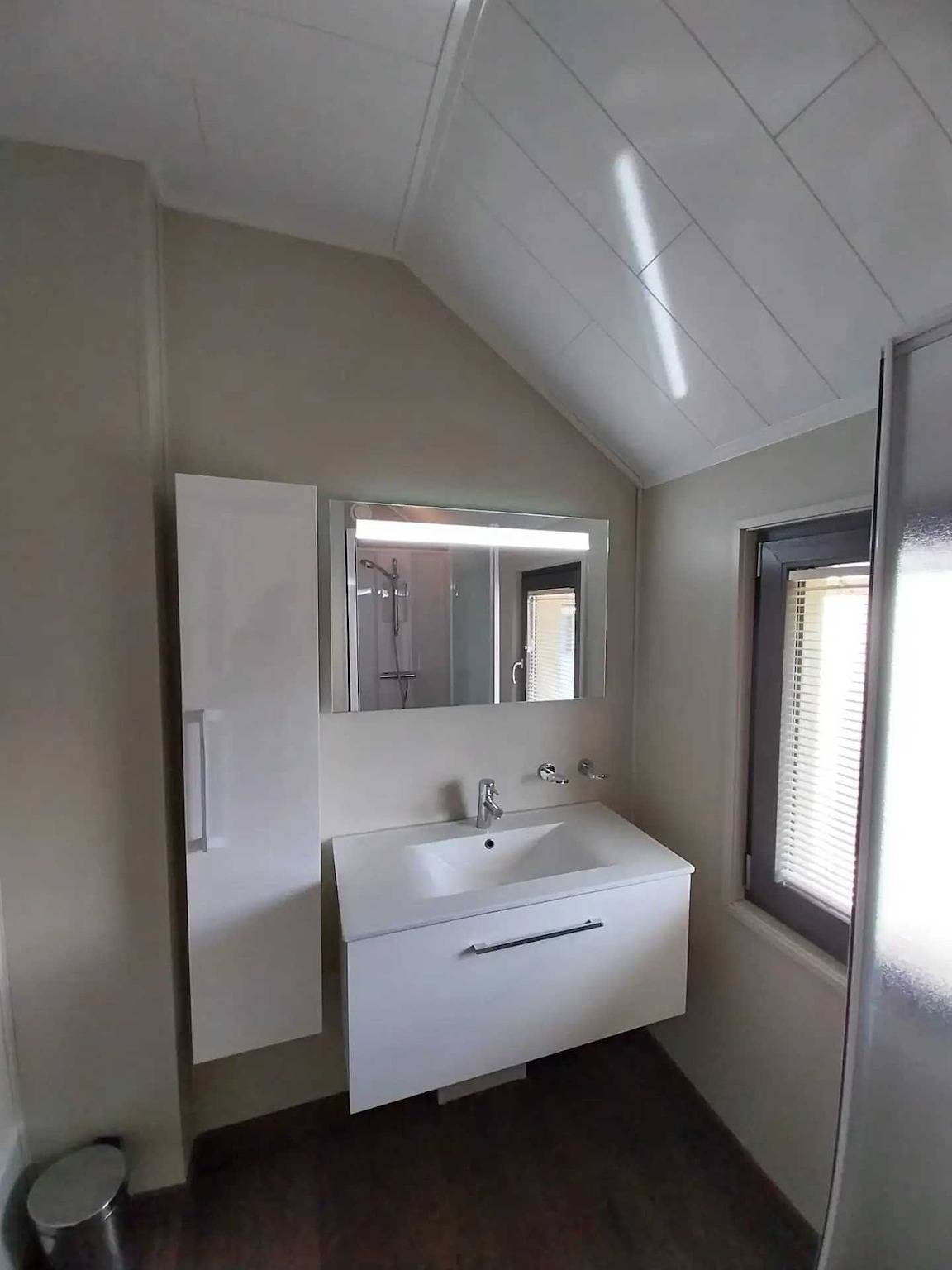 Zecamping 4* animé chiens acceptés jacuzzi locatif Tv Lv clim 115m2 in Froidchapelle, Hainaut