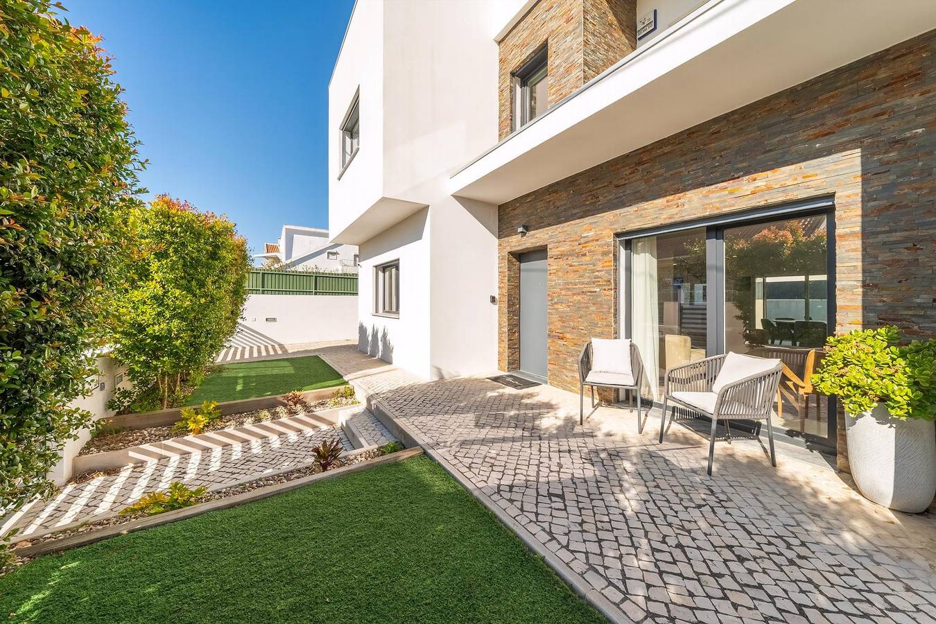 Villa voor 8 personen met balkon in Aroeira, Charneca de Caparica e Sobreda