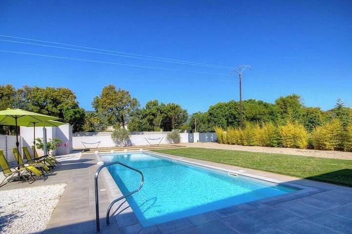 Location de vacances pour 4 personnes, avec piscine et jardin à Castellare-di-Casinca