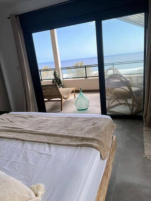 Gîte pour 2 personnes, avec balcon et jacuzzi à Les Trois-Bassins - 3