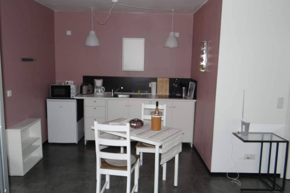 Ganze Wohnung, Ruhige, großzüge und  lichtdurchflutete Ferienwohnung/Loft\nmit großem Hofgarten in Buchholz, Müritz