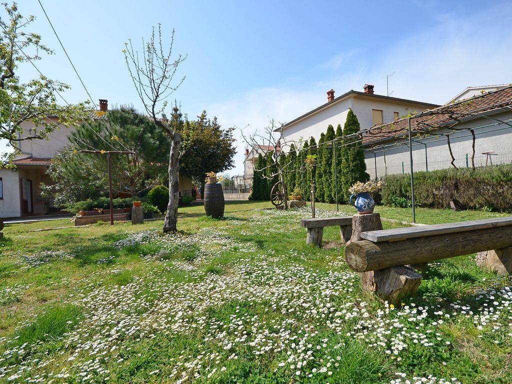 Entire apartment, Holiday apartment for 2 people with terrace in Pula-Medulin, Pula