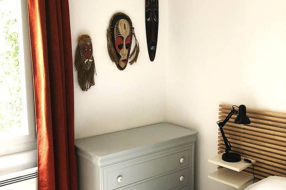 Entire apartment, Apartment 2*, place Saint Priest, floor 1 in Cahors, Lot