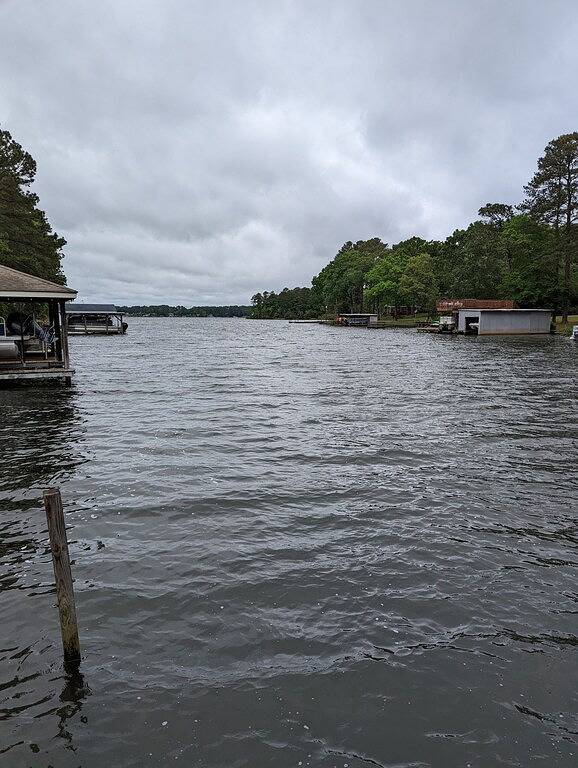 All the comforts of home in a gorgeous, relaxing lakefront home in Lake Gaston