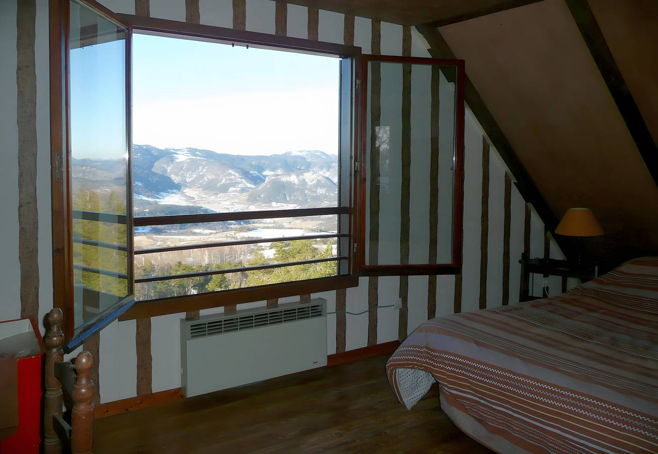 Chalet mit Bergblick, privatem Garten und Balkon in Seyne, Alpes-de-Haute-Provence