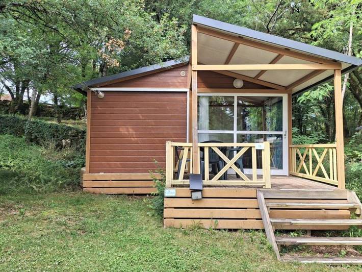 Mobil home pour 2 personnes, avec piscine et terrasse à Rocamadour