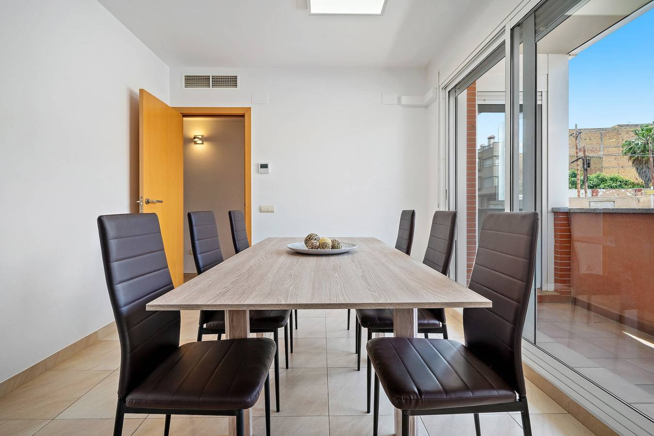 Apartamento entero, Apartamento 'Sara' con terraza privada, Wi-Fi y aire acondicionado in La Aldea, Delta del Ebro