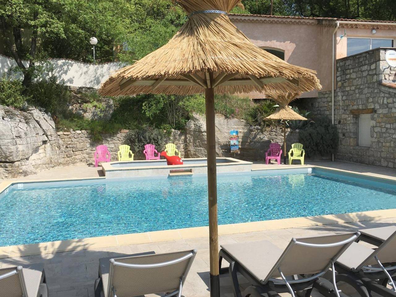 Camping Chalets Les Chênes Verts in Vogüé, Ardèche