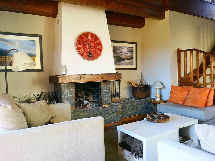 Apartamento vacacional entero, Dúplex 3 hab. Piscina, Chimenea, Vistas, Secadora y Wifi in DAS (desambiguación), Pirineo Catalan