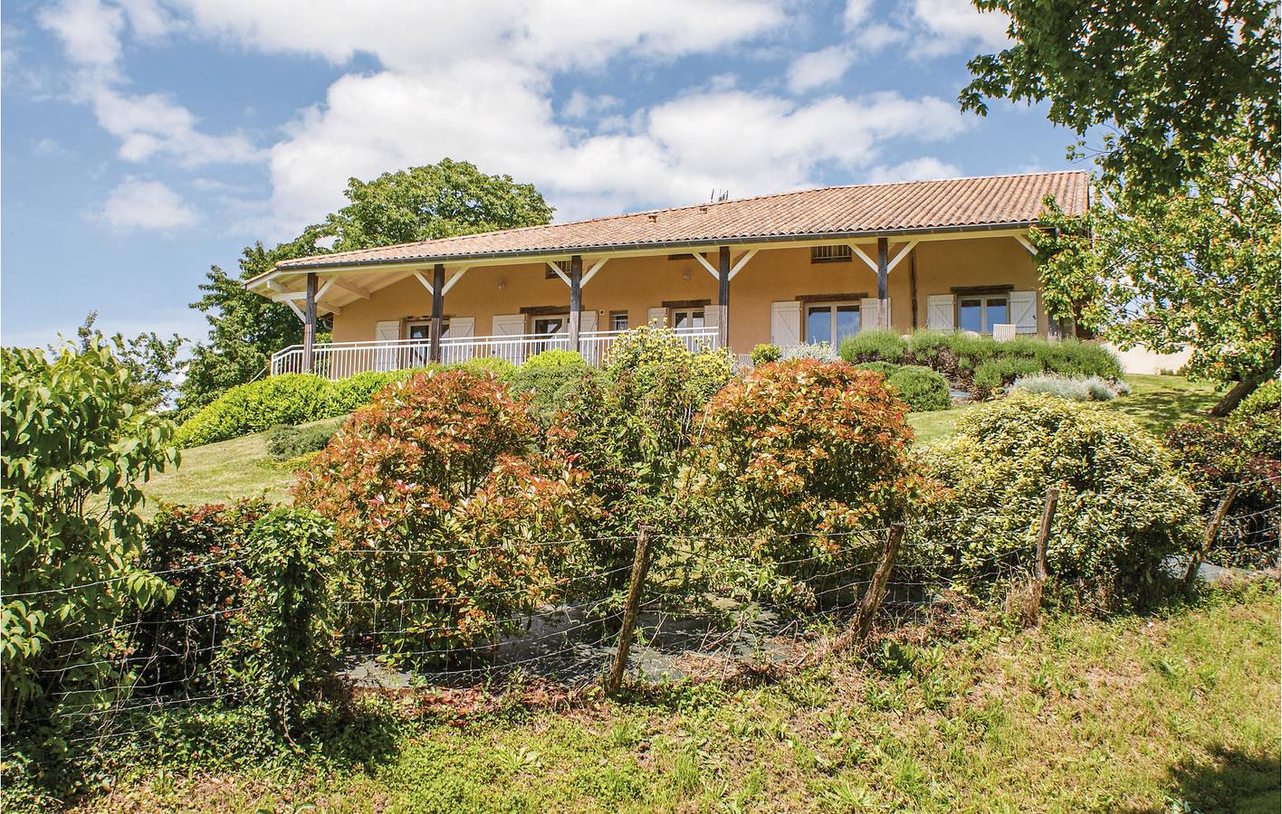 Holiday Rental for 12 People in Bourgougnague, Marmande region