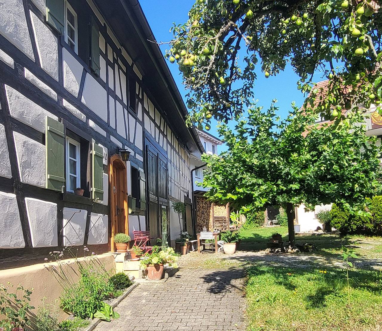 Ganze Ferienwohnung, Bild-raum-kunst - 2,5 Zimmer-Fewo, Freisitz, 60qm, Dg in Gaienhofen, Untersee