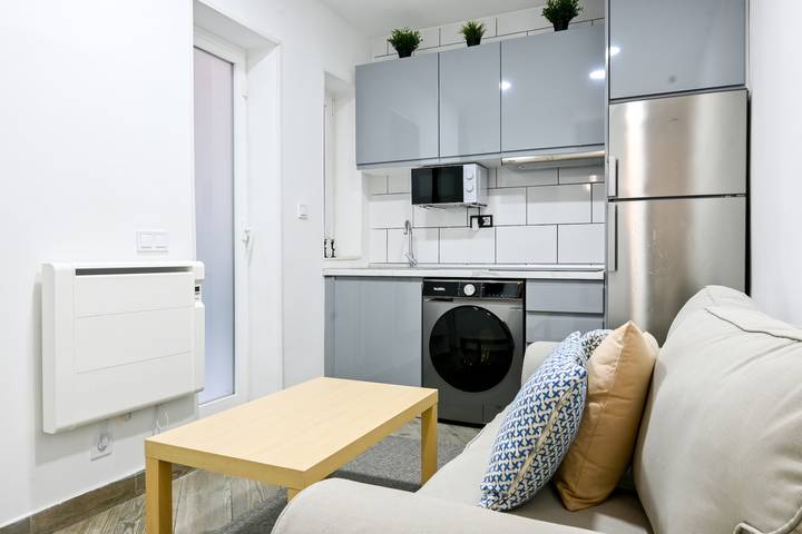 Estudio entero, M Coqueto apartamento de un dormitorio en in Moncloa-Aravaca, Madrid