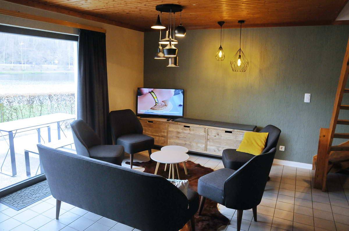 6 person bungalow with sauna and lake view in Vielsalm, Bastogne