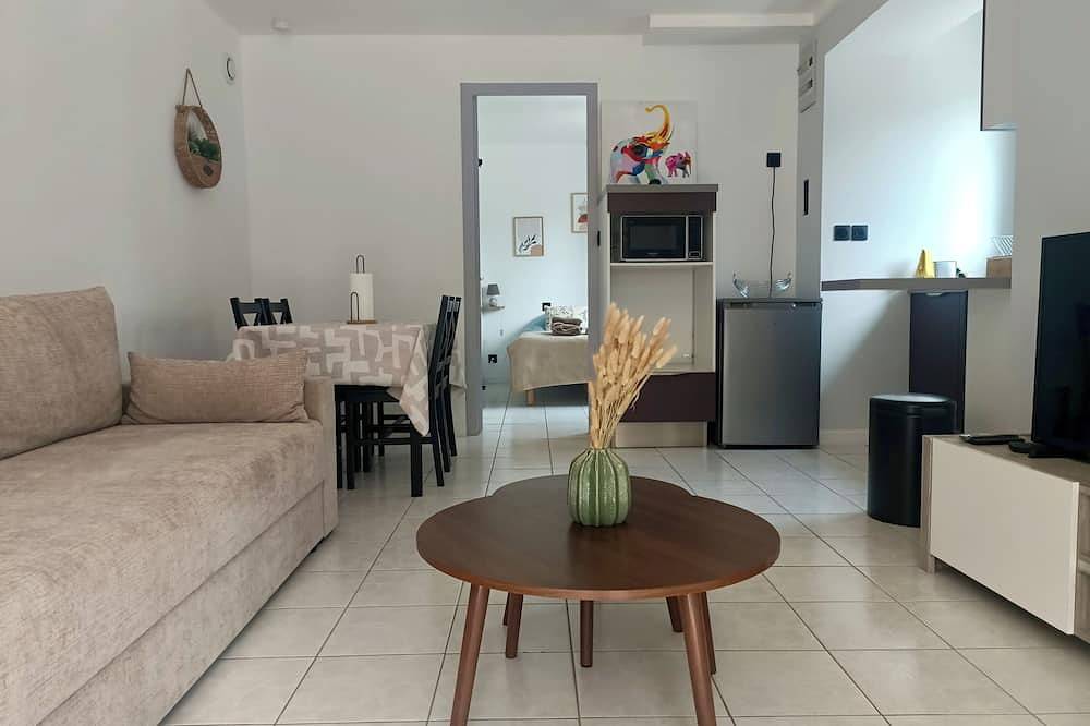 Entire apartment, Cosy T1 Near Nantes Airport in Saint-Aignan-Grandlieu, Nantes region