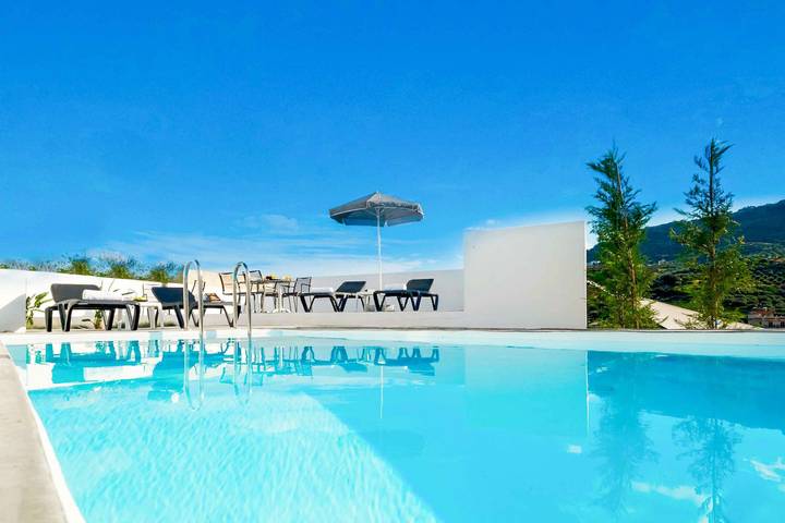 Location de vacances pour 4 personnes, avec terrasse et piscine dans Agia Pelagia - 2