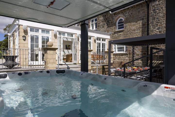 Coedrath House - Luxury Manor, Swim Spa, Sea Views in Saundersfoot, Pembrokeshire