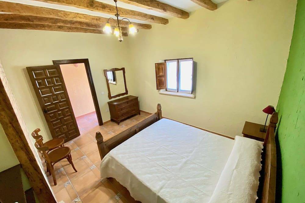 La Parada de Jimena. House surrounded by bodegas-Rueda in Rueda, Valladolid Province