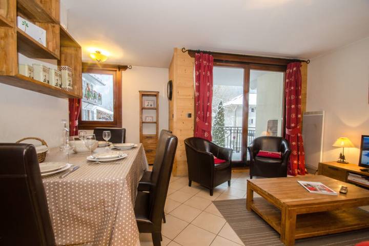 Gîte pour 6 personnes, avec balcon, adapté aux familles dans Office De Tourisme De La Vallee Blanche - 3