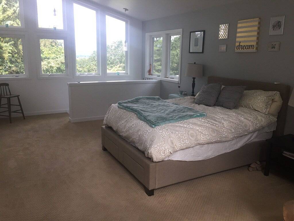 Ruhige Nachbarschaft 2 Meilen südlich der Innenstadt. Großes Haus bietet Platz für 6-8 Personen. in Salem (OR), Willamette Valley