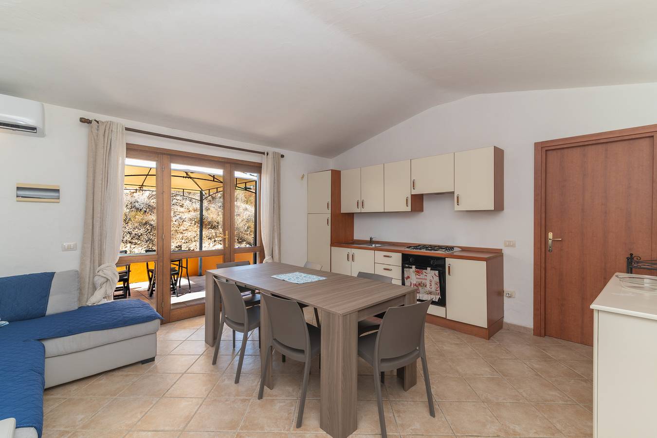 Casa vacanze 'San Paolo_1' con terrazza privata, Wi-Fi e aria condizionata in Porto San Paolo, Loiri Porto San Paolo