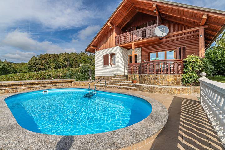 Ferienhaus für 5 Personen, mit Pool und Terrasse sowie Sauna, kinderfreundlich in Slowenien