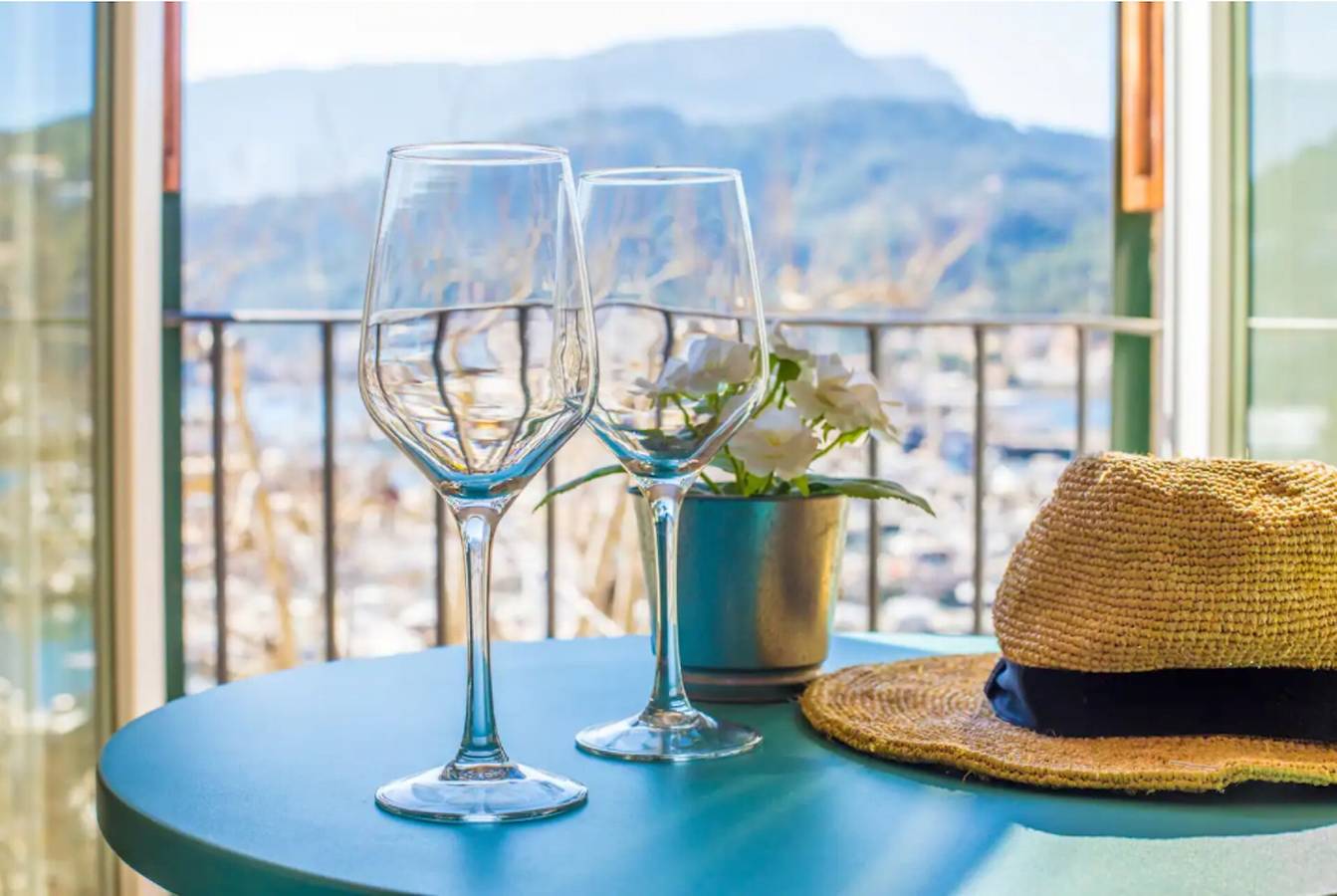 Appartamento intero, Appartamento di vacanza Ca Na Magda con vista mare, Wi-Fi, A/C e balcone in Port de Sóller, Sóller