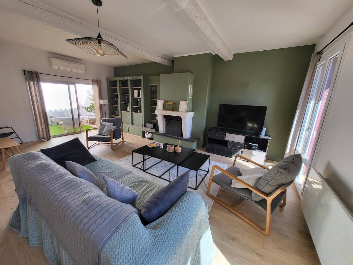 Three-Bedroom House in Pomérols, Côte d'Améthyste