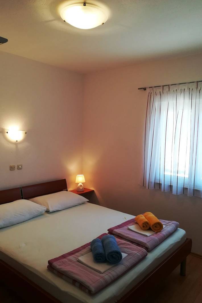Ganze Wohnung, Appartement mit überdachter Terrasse in Razanj, Šibenik-Knin